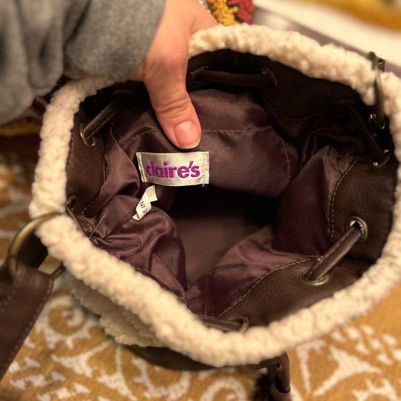 ⚠️🎁3 for $35🎁⚠️ bucket Sherpa drawstring purse like new !! - Picture 7 of 10